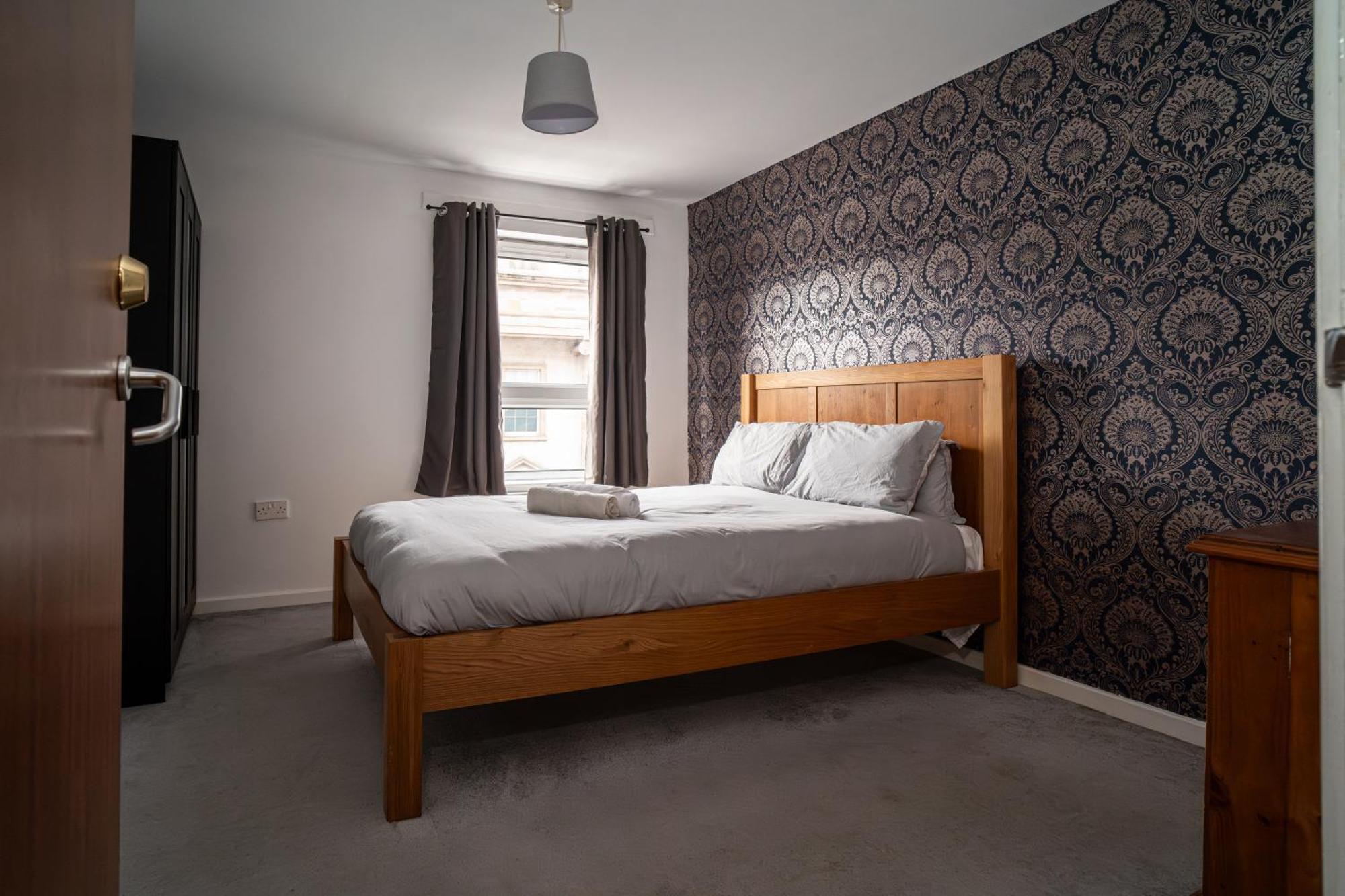 Central Apartment In Belfast City Centre - Sleeps 5 People Екстериор снимка